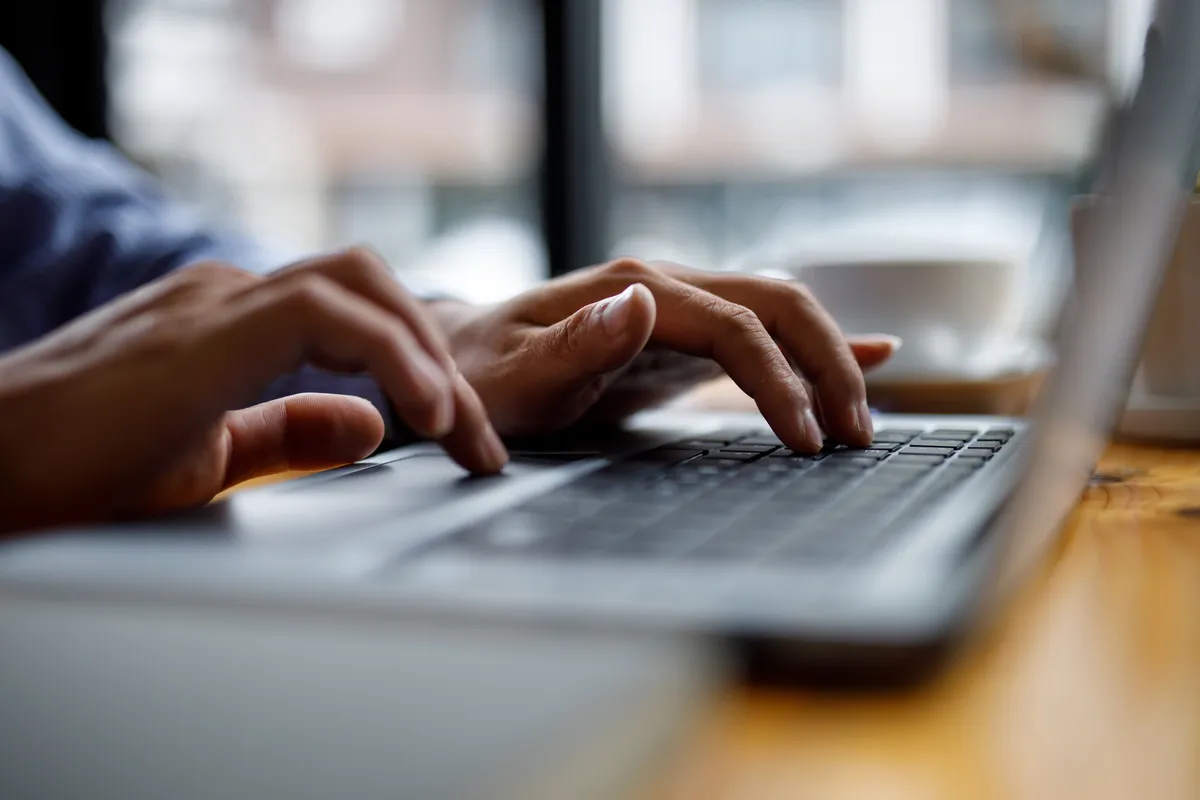 SEO nedir sorusunu Google arama sonuçları üzerinden anlatan Bambu Dijital görseli